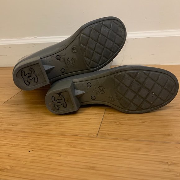 CHANEL Interlocking CC Logo Rubber Rain Boots - Picture 7 of 11